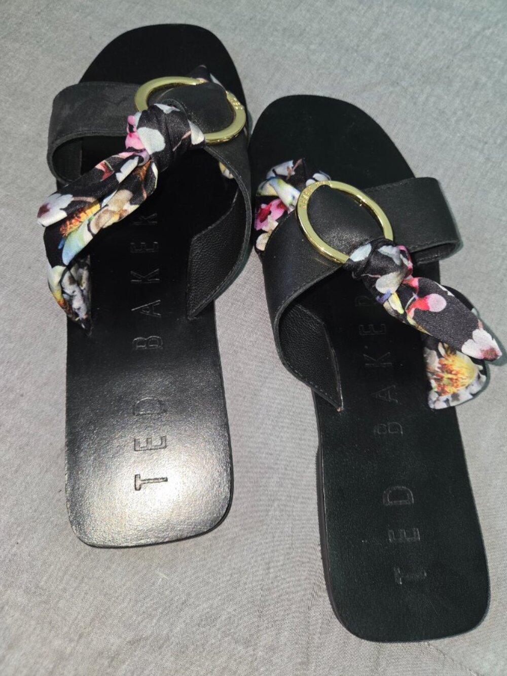 Ted Baker London Black Floral Scarf Ring Slide Sandals EU 39 US 8.5-9 - Picture 2 of 5
